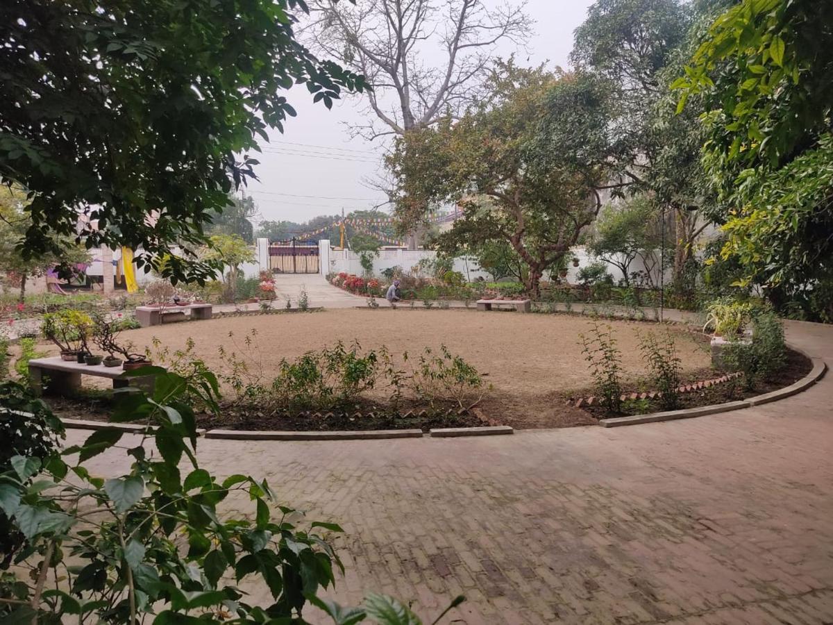 Vatika Homestay Varanasi Exterior foto
