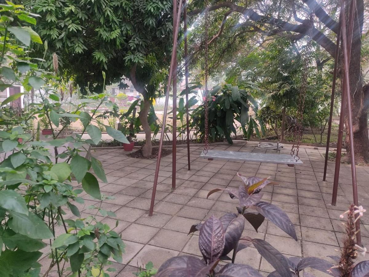 Vatika Homestay Varanasi Exterior foto