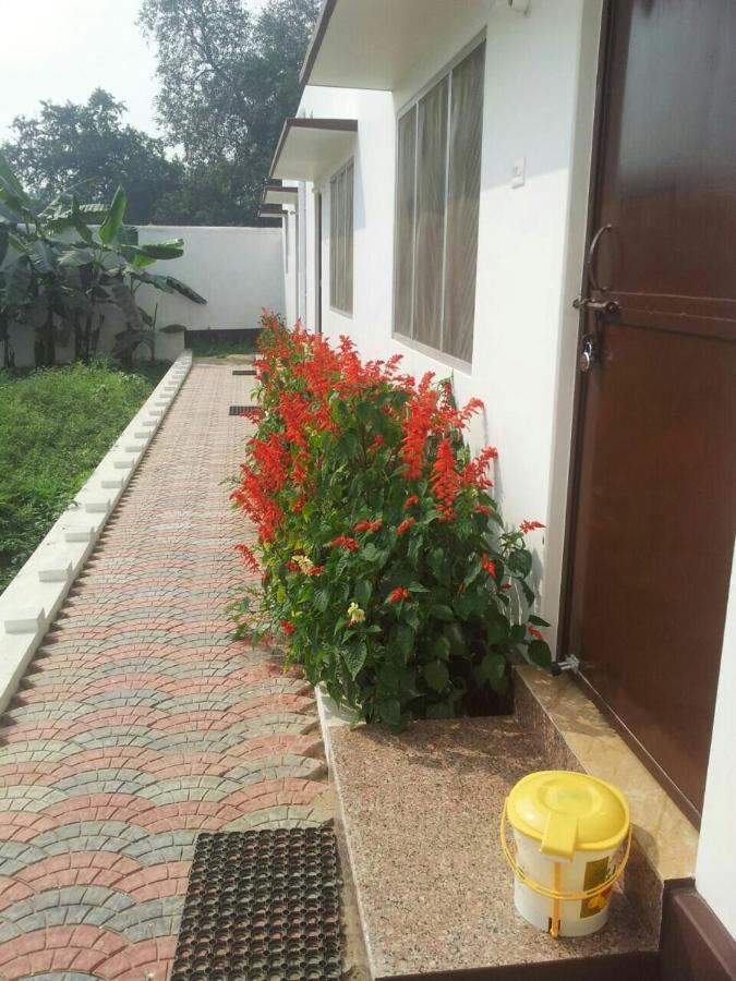 Vatika Homestay Varanasi Exterior foto