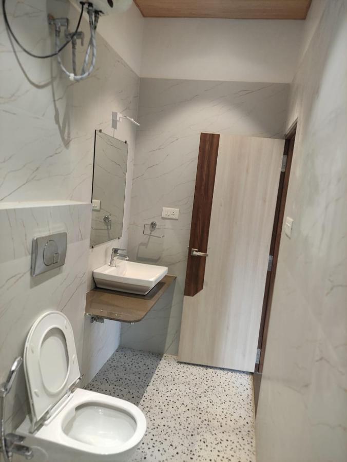 Vatika Homestay Varanasi Exterior foto