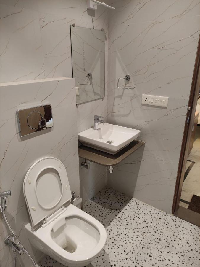 Vatika Homestay Varanasi Exterior foto