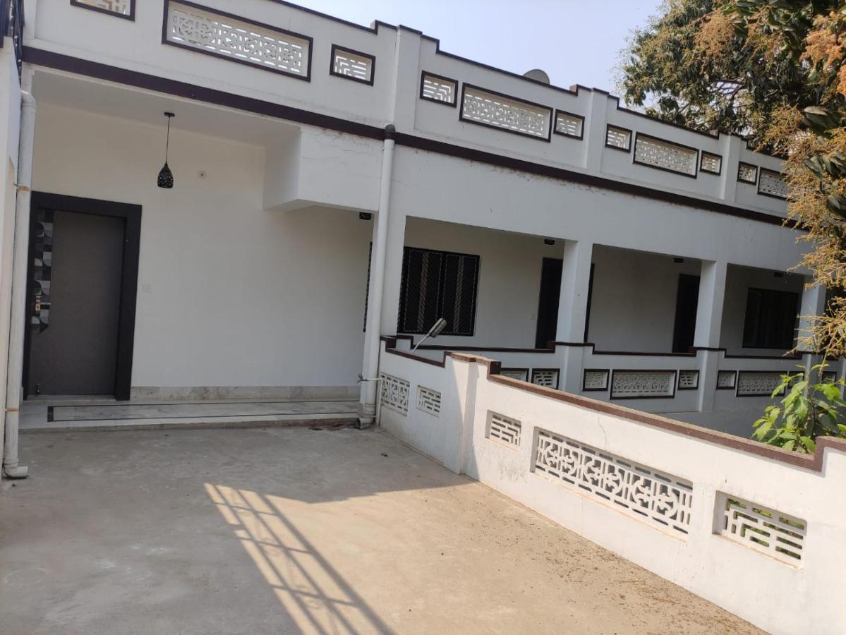 Vatika Homestay Varanasi Exterior foto